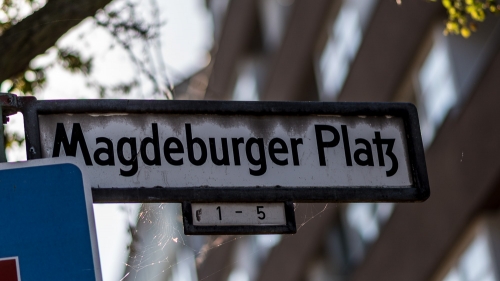 magdeburger-platz-00-strassenschild
